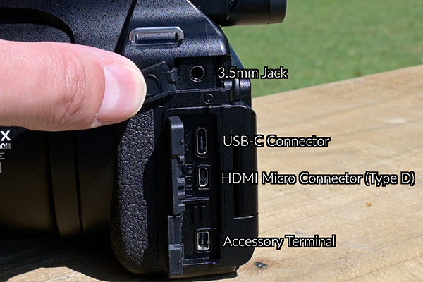Nikon P1100 Ports
