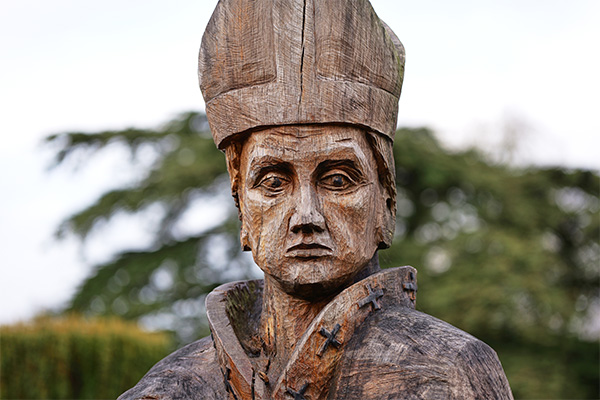 Statue with depth of field