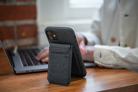 Peak Design Mobile Wallet - Stand