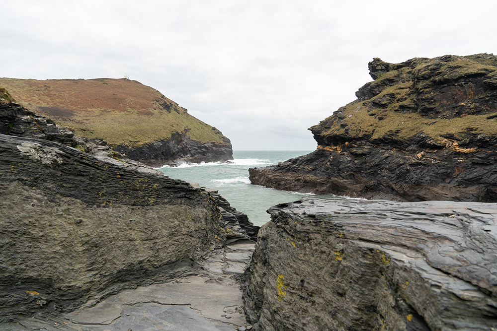 Image of rocky beach taken on Sony FE 24-70mm F2.8 GM Lens