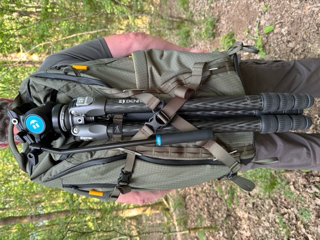 Vanguard VEO Active Birder Backpack - Attach a tripod