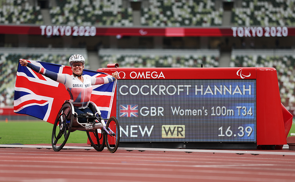 Hannah Cockroft at the Tokyo Paralympics winning the Women's 100m 