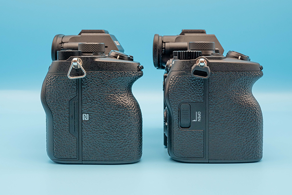 Image of Sony A7R V and Sony AR7 IV right side view