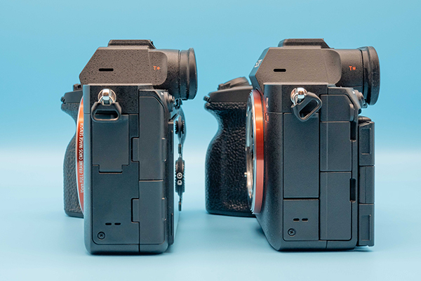 Image of Sony A7R V and Sony AR7 IV side view
