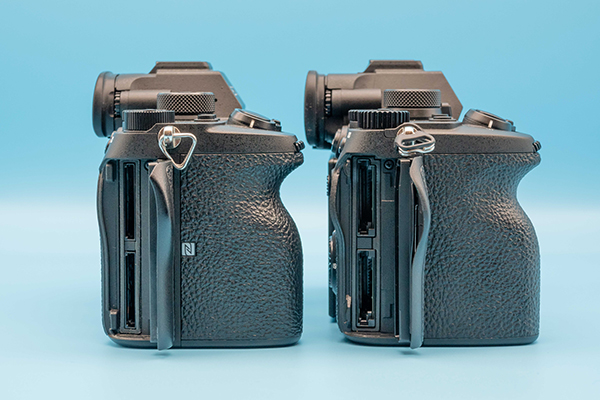 Image of Sony A7R V and Sony A7R IV Card Slots