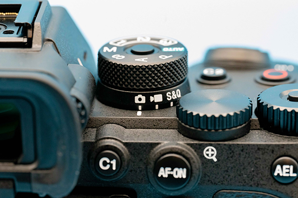 Close up image of Sony A7R V control dial