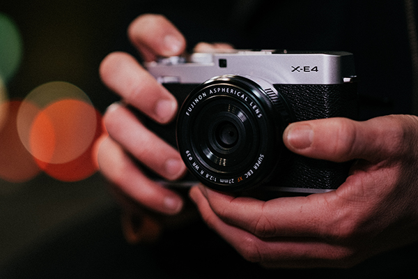 The X-E4 weighs just364g and measuring just 121.3mm x 72.9mm x 32.7mm making it the lightest and smallest camera in Fujifilm's X -Series range.
