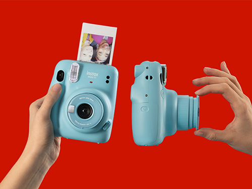 Instax Mini 11 Sky Blue showing selfie mode